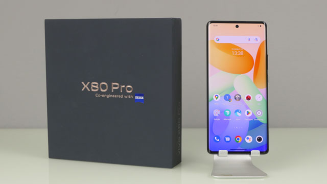 vivo X80 Pro - Smartphone und Verpackung